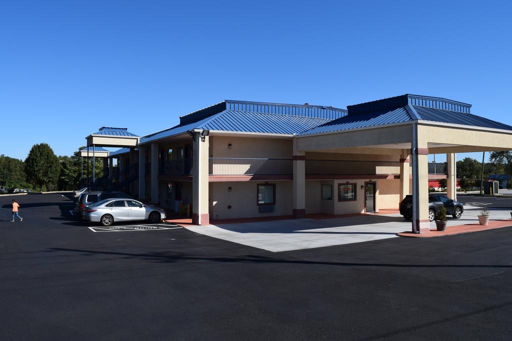 Royal Inn & Suites Douglasville Exterior photo
