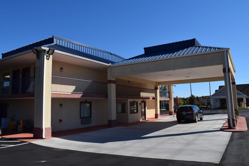 Royal Inn & Suites Douglasville Exterior photo