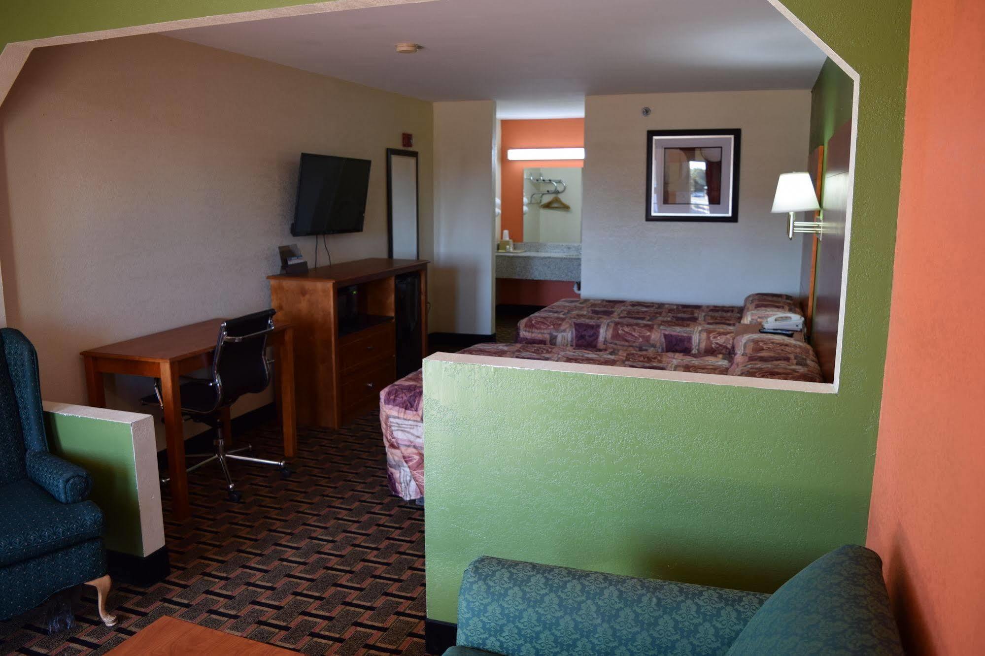 Royal Inn & Suites Douglasville Exterior photo