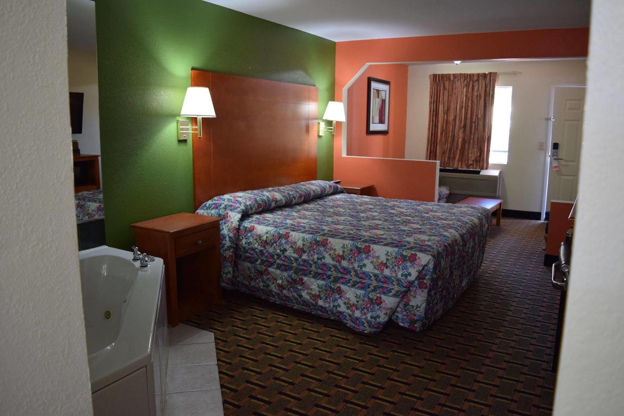 Royal Inn & Suites Douglasville Exterior photo