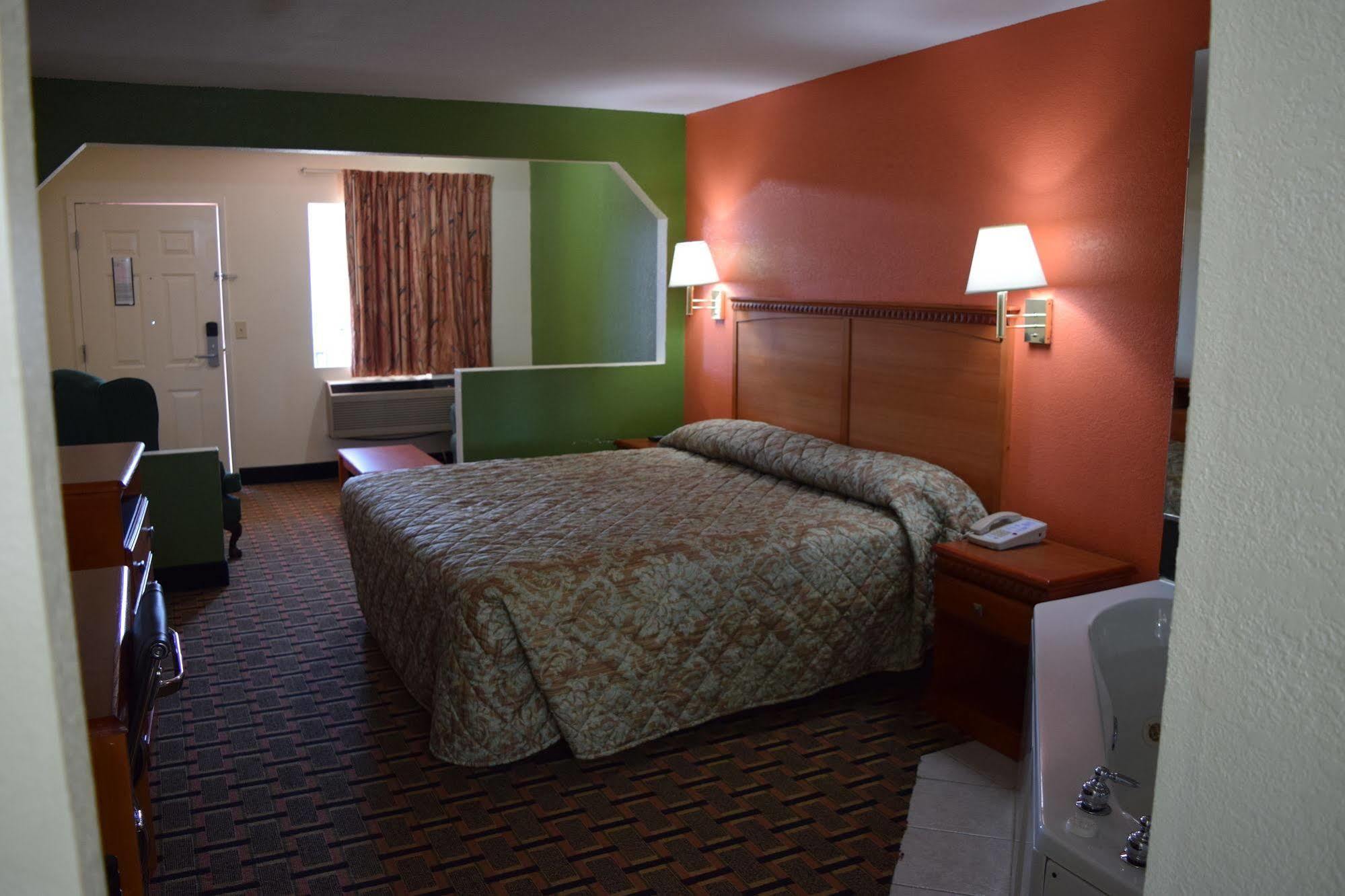 Royal Inn & Suites Douglasville Exterior photo