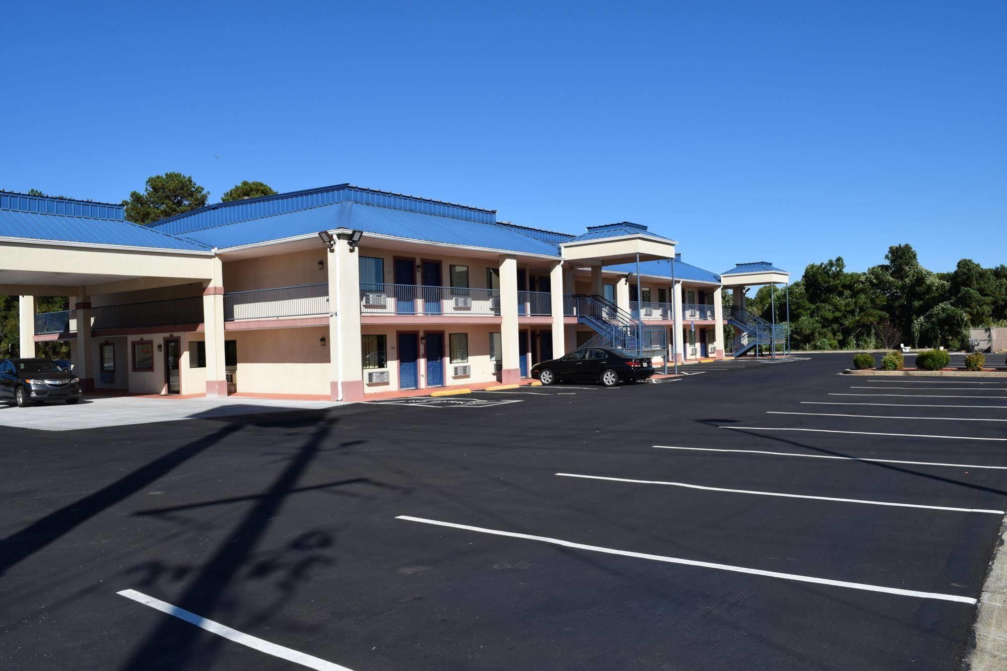 Royal Inn & Suites Douglasville Exterior photo