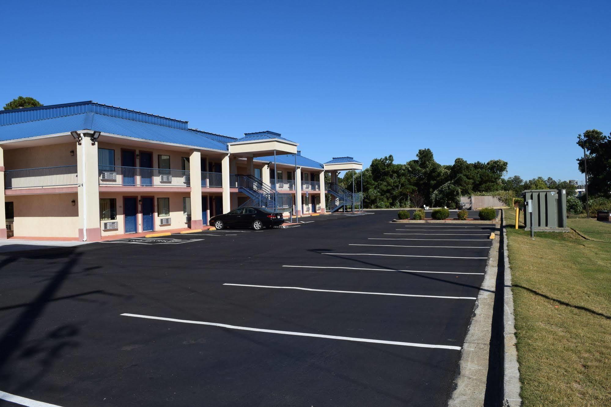 Royal Inn & Suites Douglasville Exterior photo
